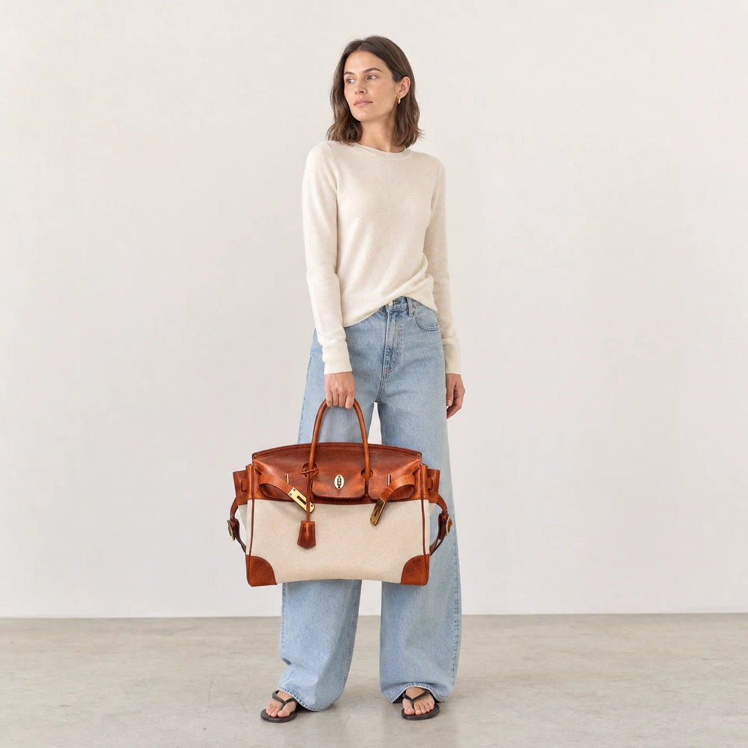 Velantra Weekender in Light Chocolate, model carry