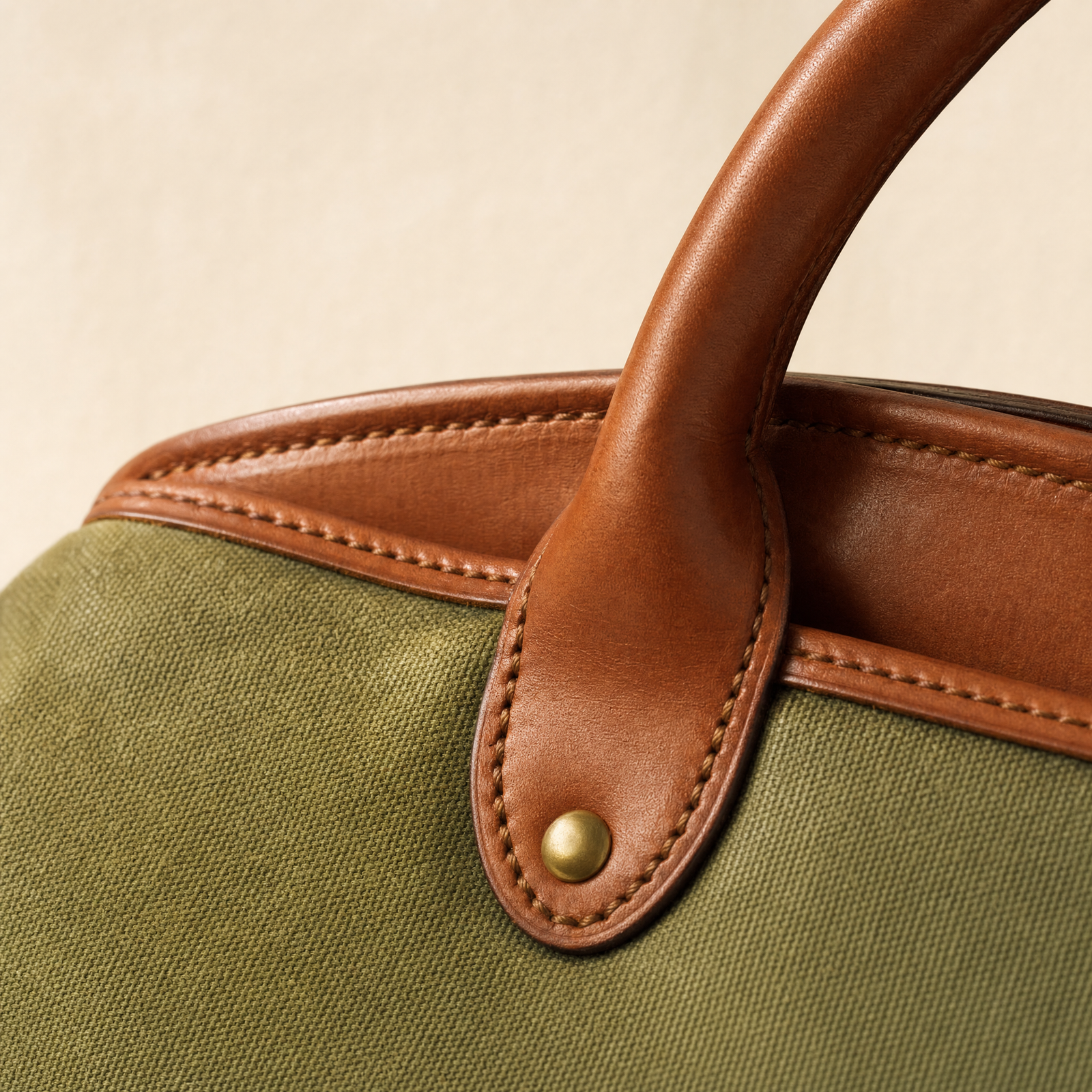 Saddle leather handles and base corners