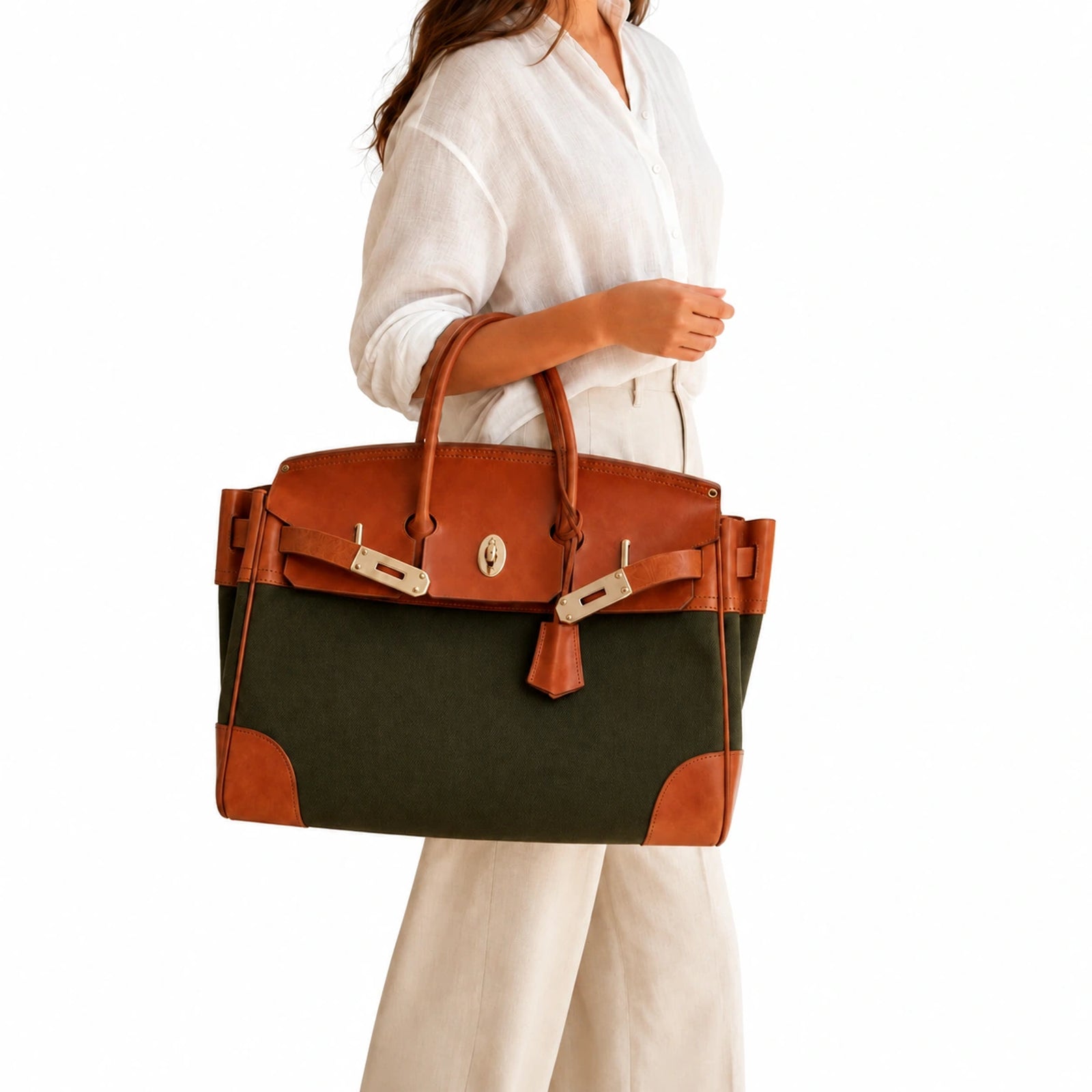 Velantra Weekender in Army Green carried on the forearm, true to scale