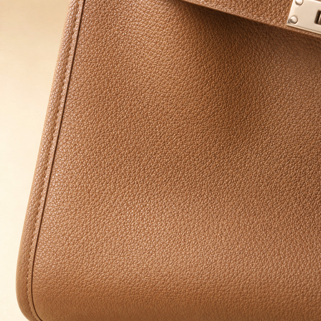Detail of the Meridian’s stitched front edge in Brown.